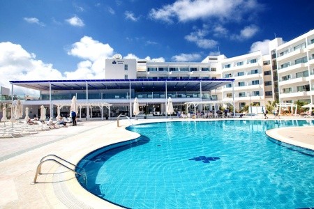 Invia – Odessa Beach Hotel, Cyprus